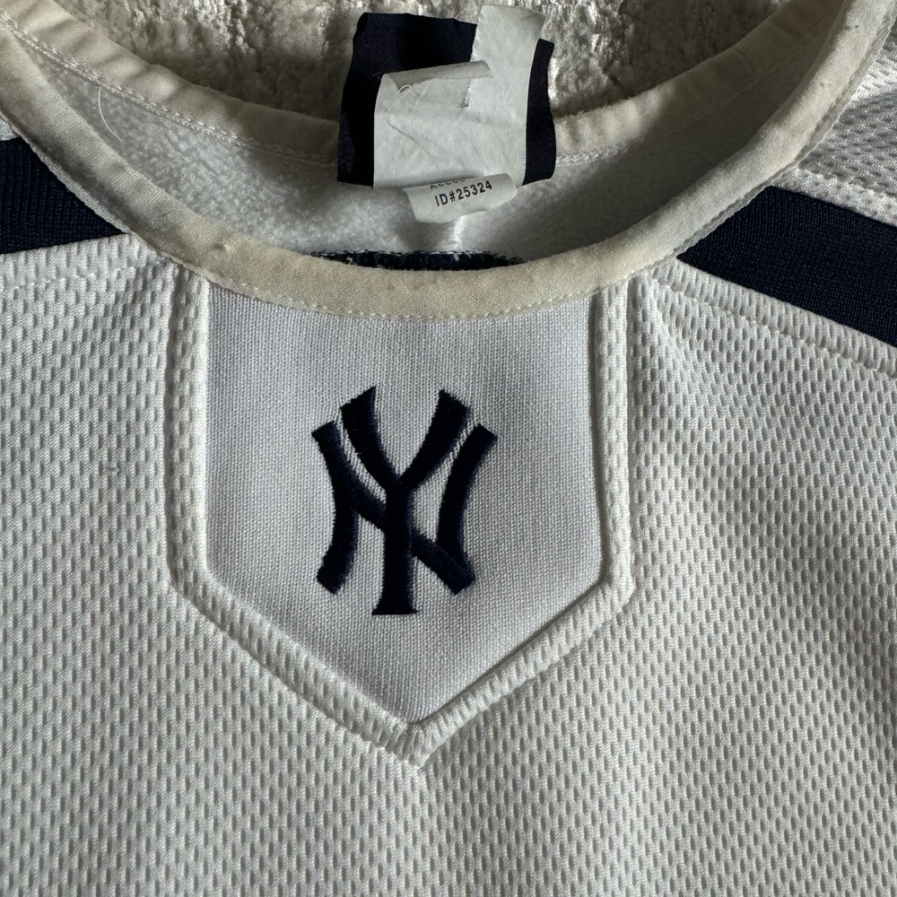 Vintage NY Yankees Majestic White Long Sleeve Shirt. Cooperstown - Picture 4 of 6